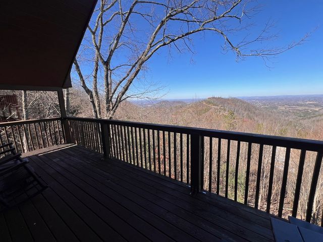 2203 Foxberry Way, Sevierville, TN 37876