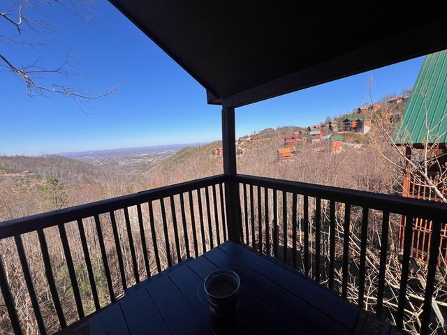 2203 Foxberry Way, Sevierville, TN 37876