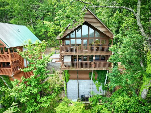 2203 Foxberry Way, Sevierville, TN 37876
