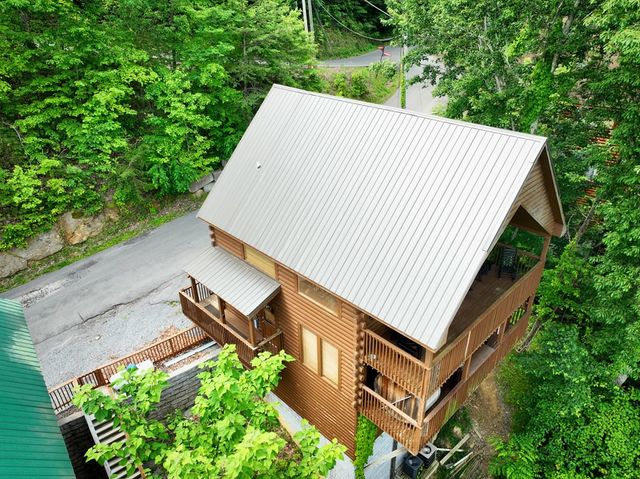 2203 Foxberry Way, Sevierville, TN 37876