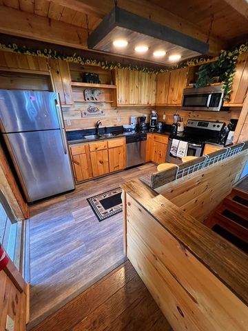 2203 Foxberry Way, Sevierville, TN 37876