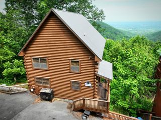 2203 Foxberry Way, Sevierville, TN 37876