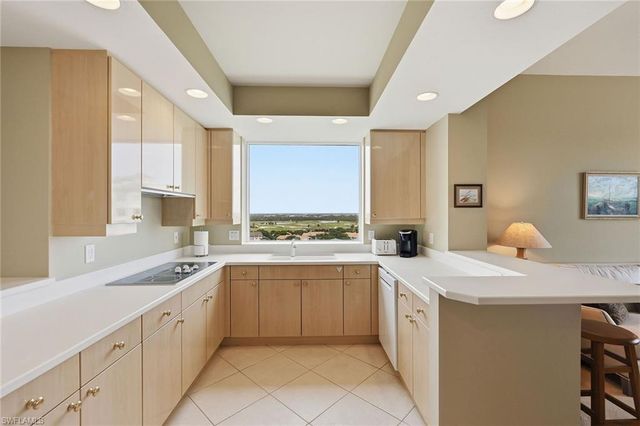 420 Cove Tower DR 1404, Naples, FL 34110