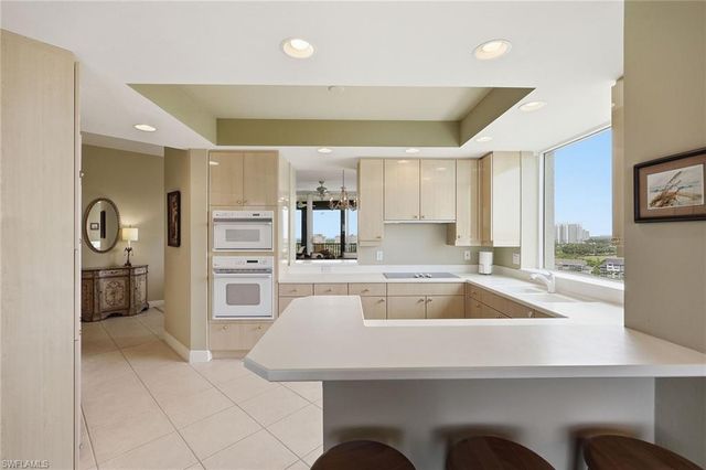 420 Cove Tower DR 1404, Naples, FL 34110