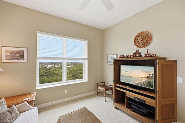 420 Cove Tower DR 1404, Naples, FL 34110