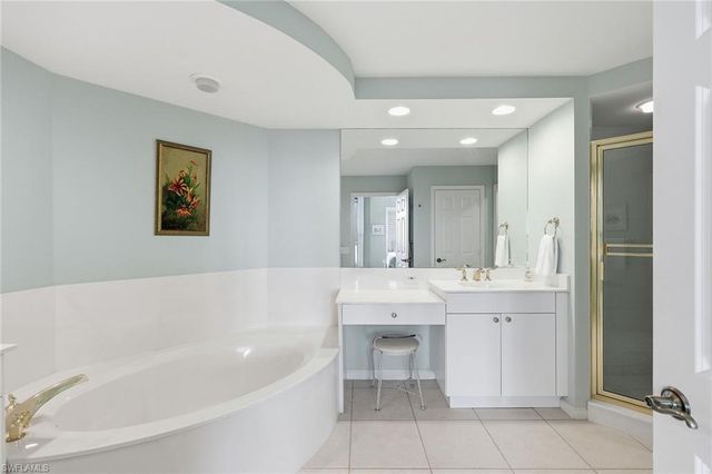 420 Cove Tower DR 1404, Naples, FL 34110