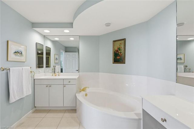 420 Cove Tower DR 1404, Naples, FL 34110