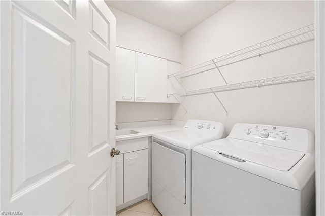 420 Cove Tower DR 1404, Naples, FL 34110