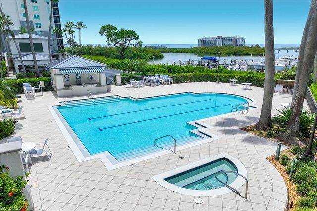 420 Cove Tower DR 1404, Naples, FL 34110