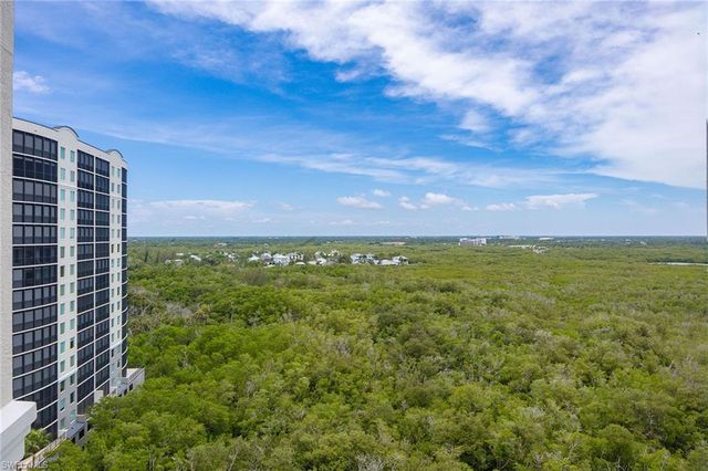 420 Cove Tower DR 1404, Naples, FL 34110