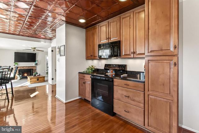 9056 BROOK FORD RD, Burke, VA 22015