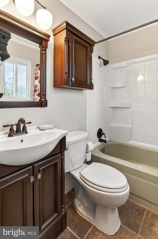 9056 BROOK FORD RD, Burke, VA 22015