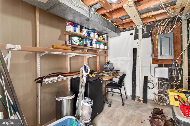 9056 BROOK FORD RD, Burke, VA 22015