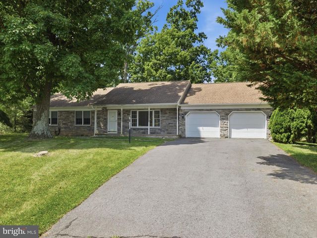 11302 CROFTON CIRCLE, Waynesboro, PA 17268