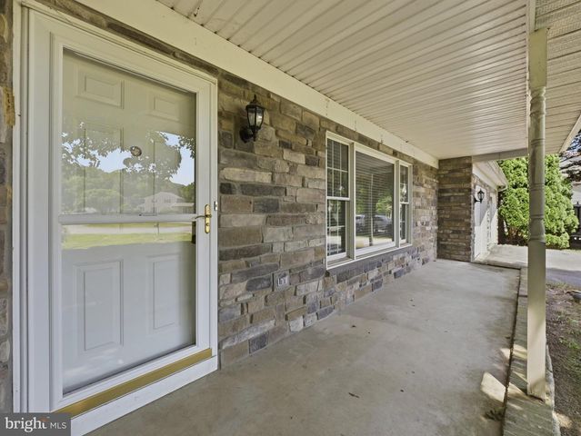 11302 CROFTON CIRCLE, Waynesboro, PA 17268