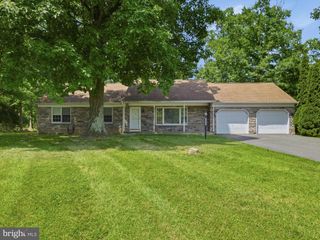 11302 CROFTON CIRCLE, Waynesboro, PA 17268