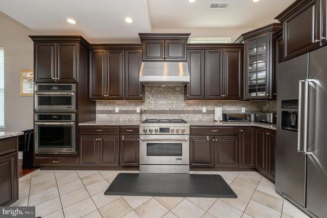 44 HARDWICK DRIVE, Kendall Park, NJ 08824