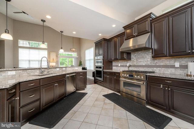 44 HARDWICK DRIVE, Kendall Park, NJ 08824