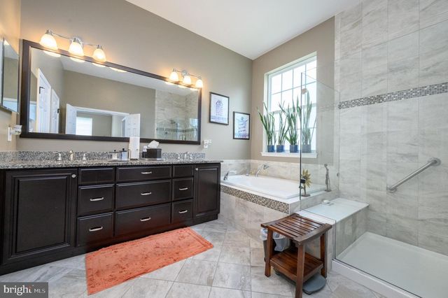 44 HARDWICK DRIVE, Kendall Park, NJ 08824