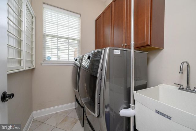 44 HARDWICK DRIVE, Kendall Park, NJ 08824