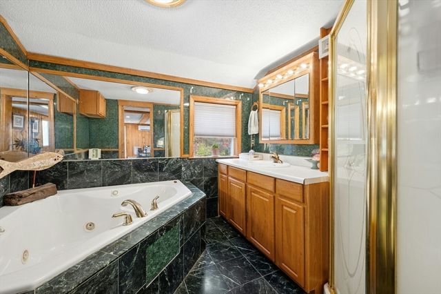 89 Lakeview Ave, Bellingham, MA 02019