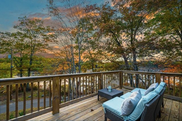 89 Lakeview Ave, Bellingham, MA 02019