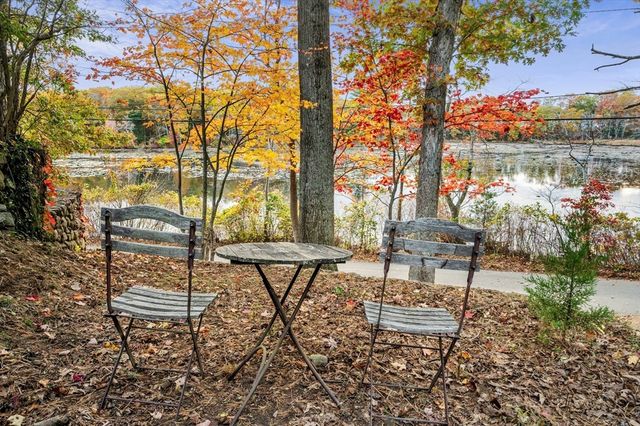 89 Lakeview Ave, Bellingham, MA 02019