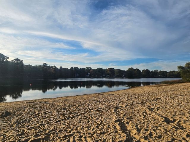 89 Lakeview Ave, Bellingham, MA 02019