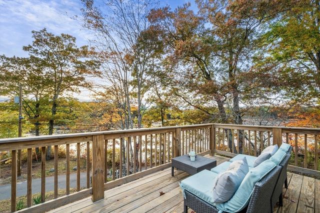 89 Lakeview Ave, Bellingham, MA 02019