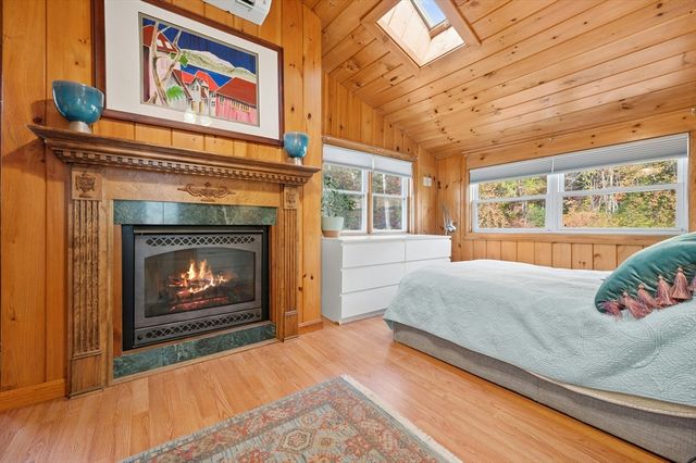 89 Lakeview Ave, Bellingham, MA 02019