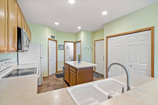 19500 Blue Jay Court, Farmington, MN 55024
