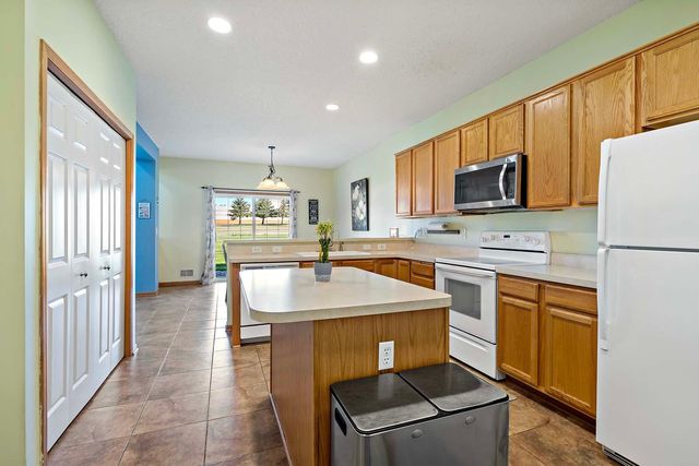 19500 Blue Jay Court, Farmington, MN 55024