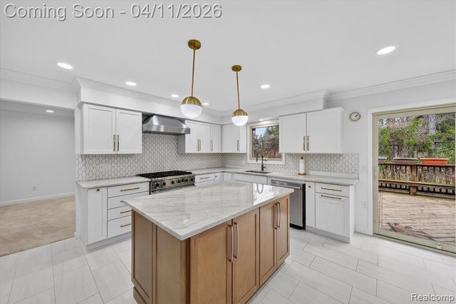 21770 Riverview Drive, Beverly Hills, MI 48025