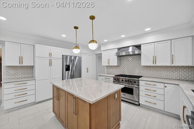 21770 Riverview Drive, Beverly Hills, MI 48025
