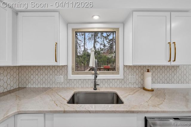 21770 Riverview Drive, Beverly Hills, MI 48025