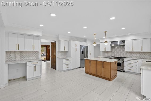 21770 Riverview Drive, Beverly Hills, MI 48025