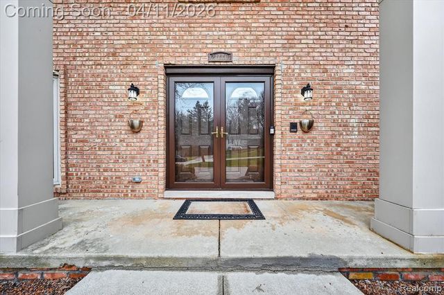 21770 Riverview Drive, Beverly Hills, MI 48025