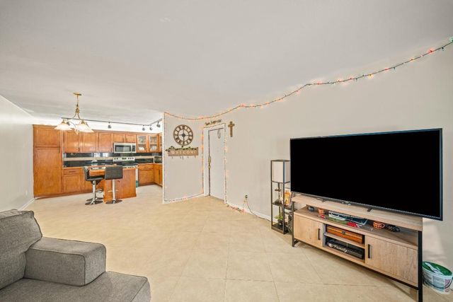 4528 SW 54th Street 302-B, Dania Beach, FL 33314