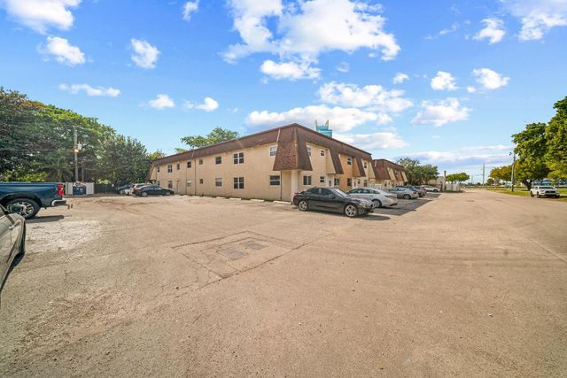 4528 SW 54th Street 302-B, Dania Beach, FL 33314