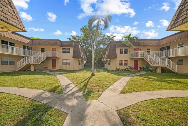 4528 SW 54th Street 302-B, Dania Beach, FL 33314