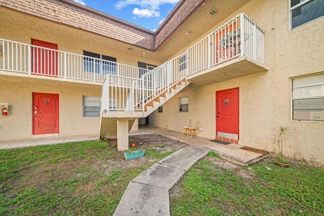 4528 SW 54th Street 302-B, Dania Beach, FL 33314