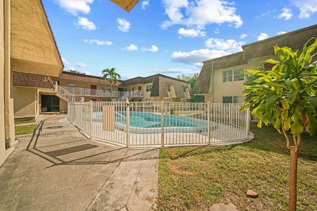 4528 SW 54th Street 302-B, Dania Beach, FL 33314