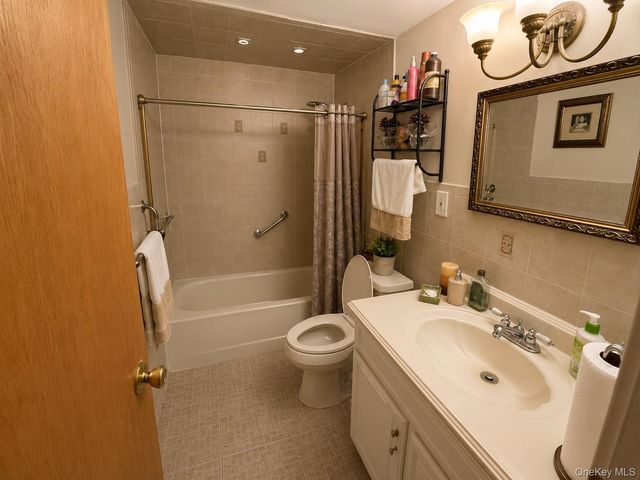 14214 222nd Street, Laurelton, NY 11413