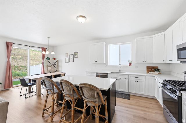 7118 W OWENS VIEW WAY, West Jordan, UT 84081