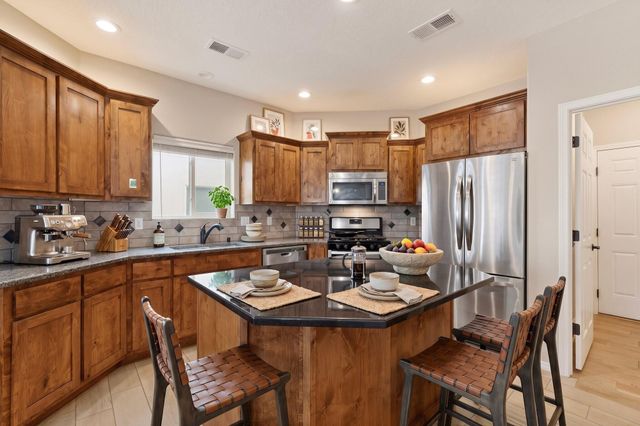636 Firewheel Loop SW, Los Lunas, NM 87031