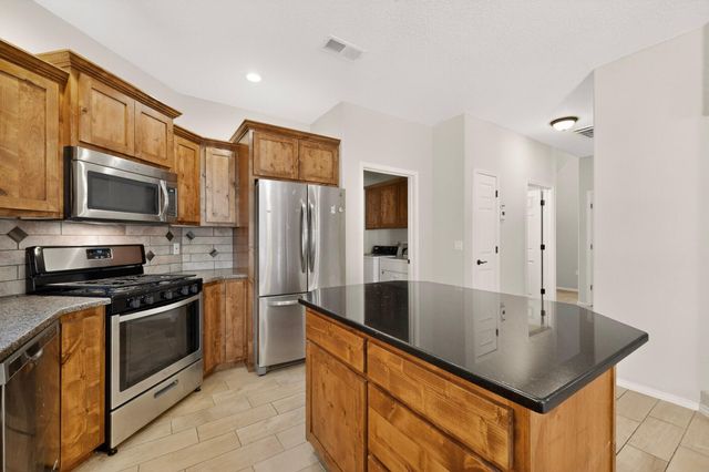 636 Firewheel Loop SW, Los Lunas, NM 87031