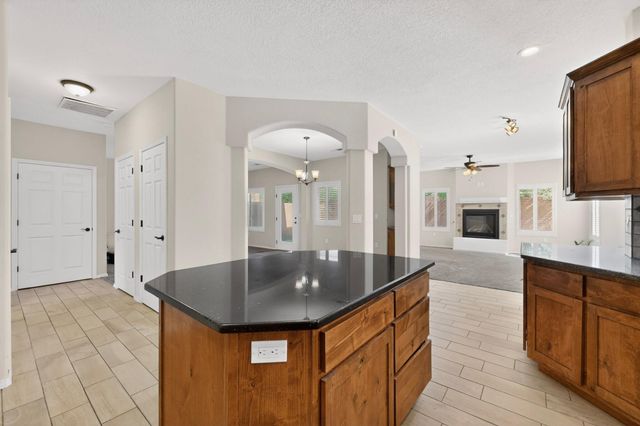 636 Firewheel Loop SW, Los Lunas, NM 87031