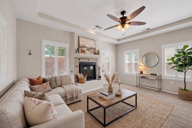 636 Firewheel Loop SW, Los Lunas, NM 87031
