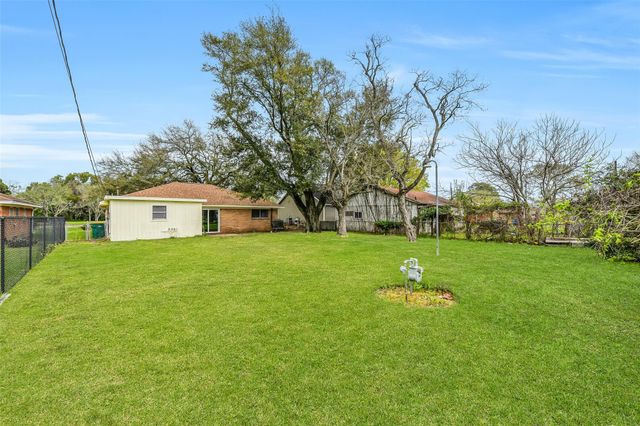 405 Cherry Street, La Marque, TX 77568