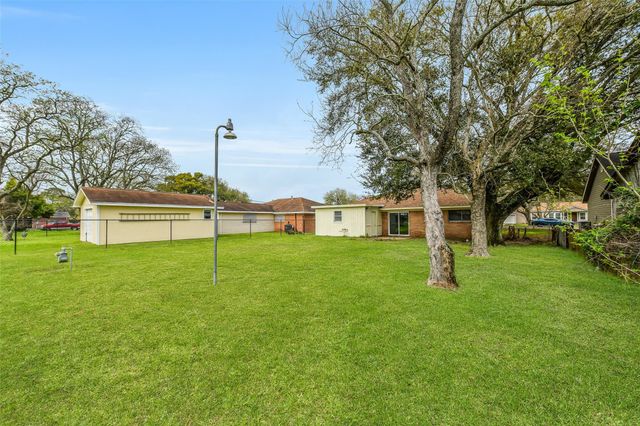 405 Cherry Street, La Marque, TX 77568